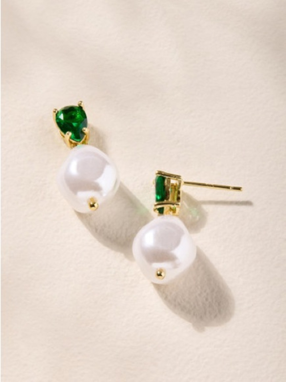 Francesca’s Kelly Emerald Pearl Earrings